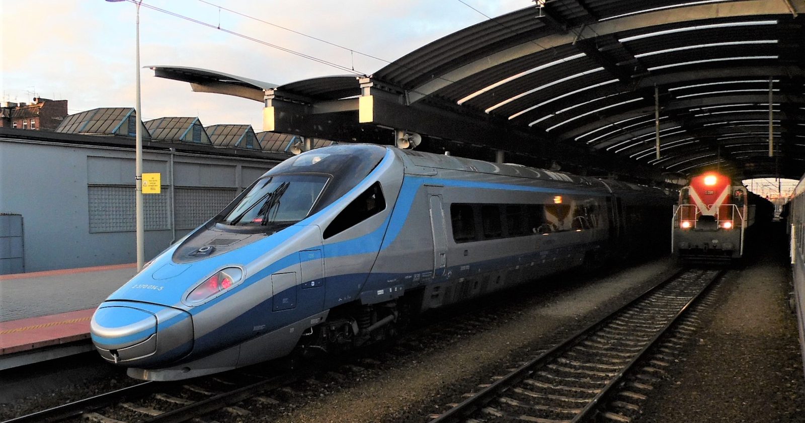 Pociąg Pendolino ED250 na stacji w Katowicach