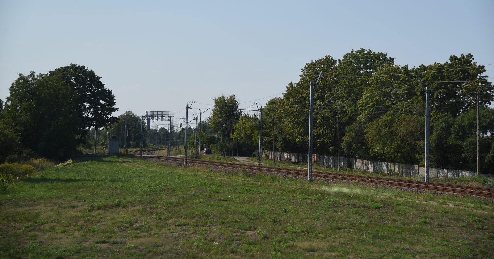 Wiązka torów kolejowych z rozjazdami
